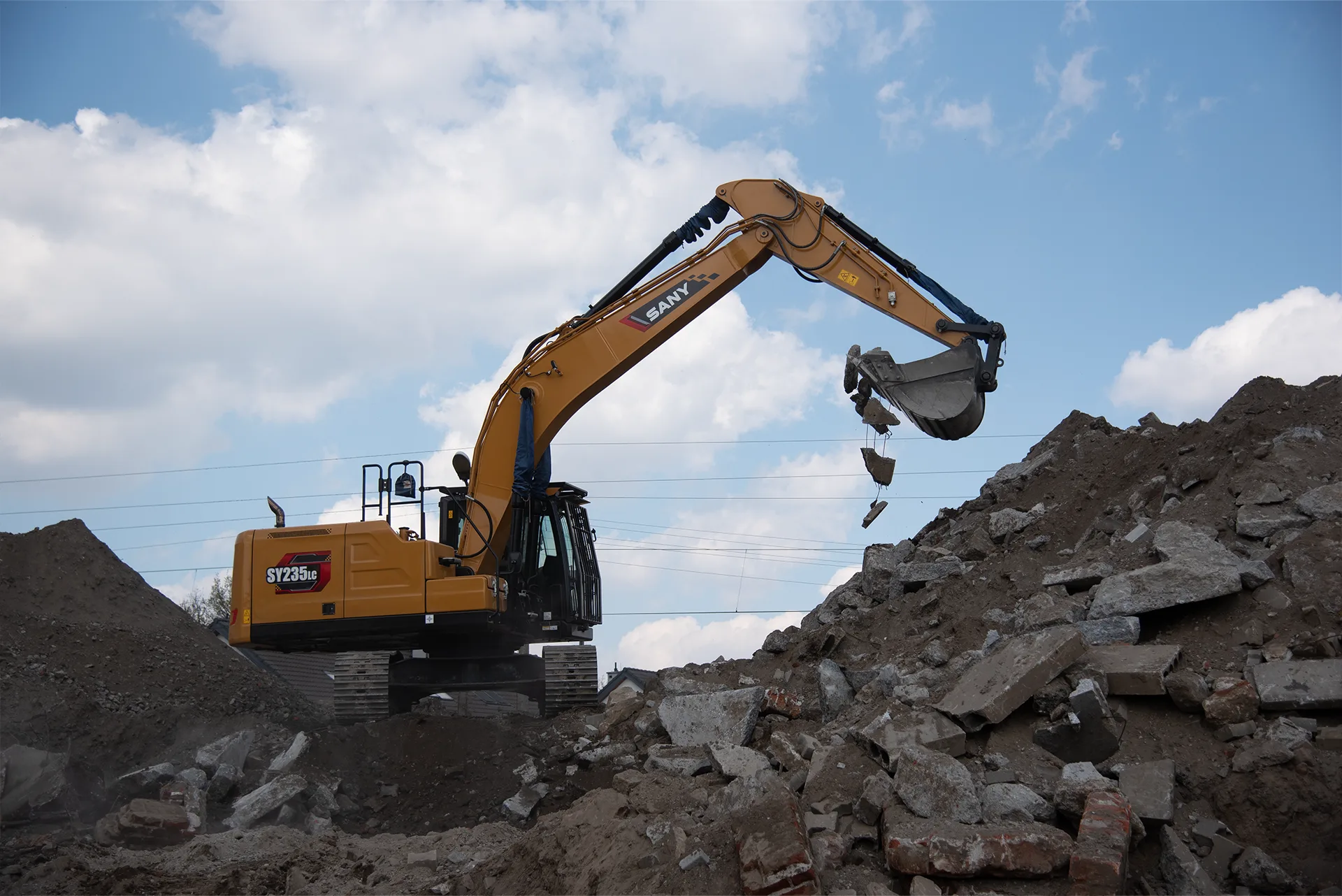 Kabina operatora dużej koparki gąsienicowej SANY 20 ton